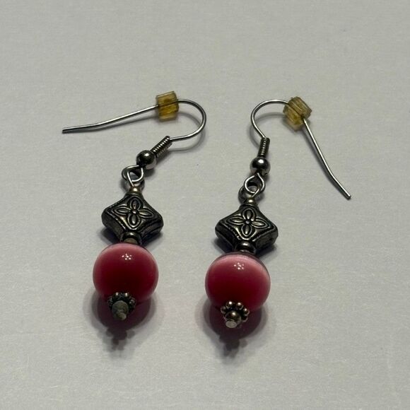 LAST CHANCE Pink and Silver Tone Beaded Lightweight Dangle Drop Earrings - Picture 3 of 6